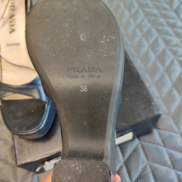 Prada - Picture 4 of 4